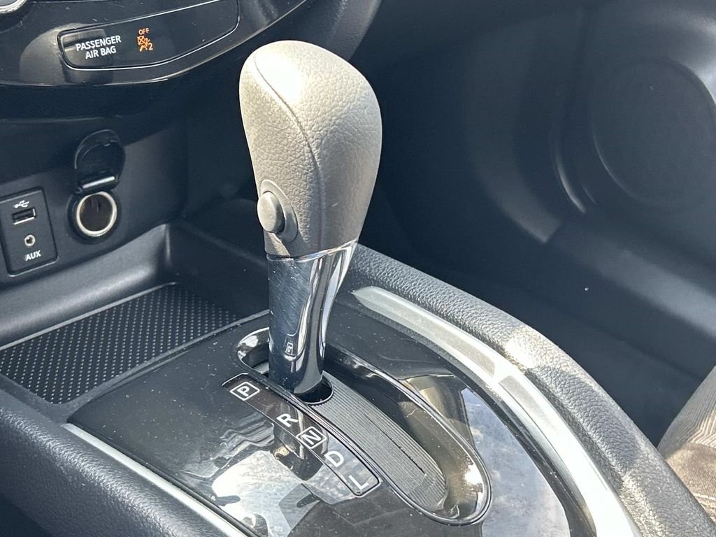 Used 2015 Silver Nissan SV image 26