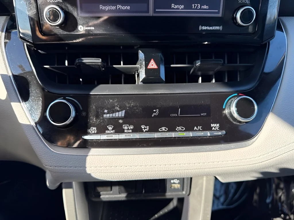 Used 2022 Silver Toyota L image 19