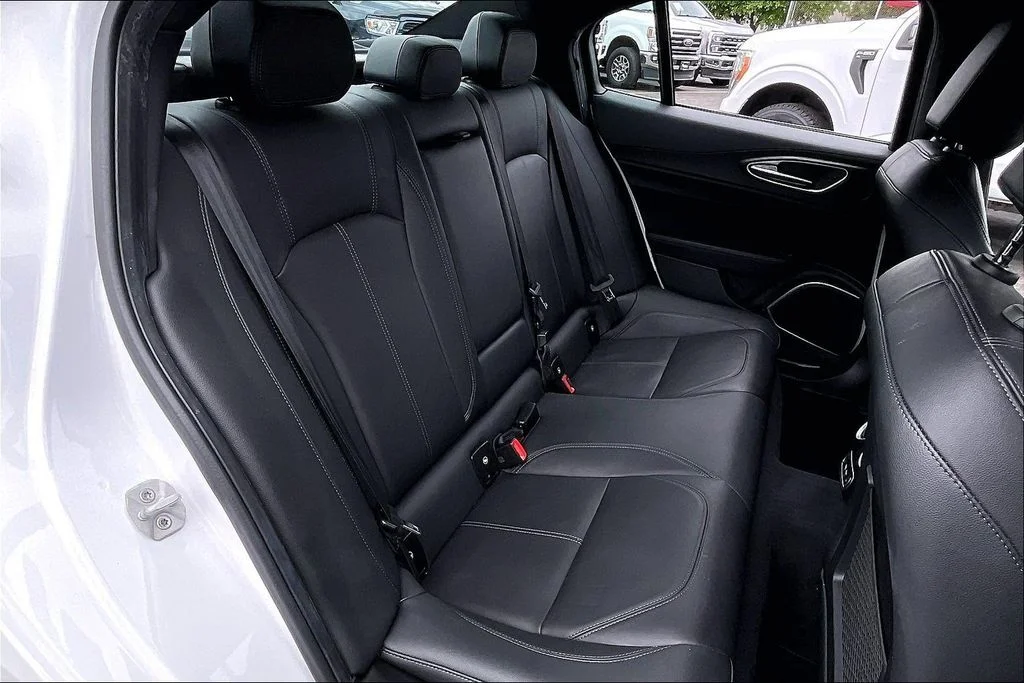 Used 2022 White Alfa Romeo Sprint image 25