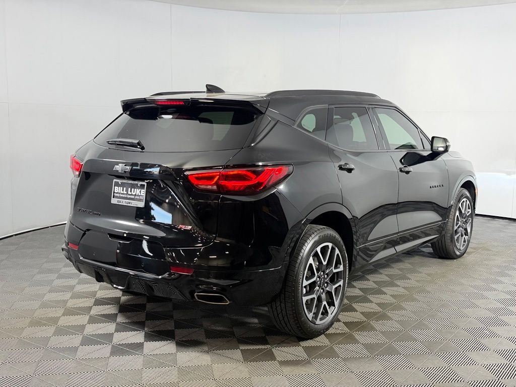 Used 2025 Black Chevrolet RS image 7