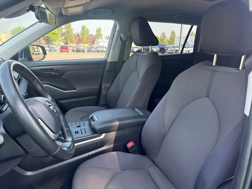 Used 2024 Midnight Black Metallic Toyota LE image 9