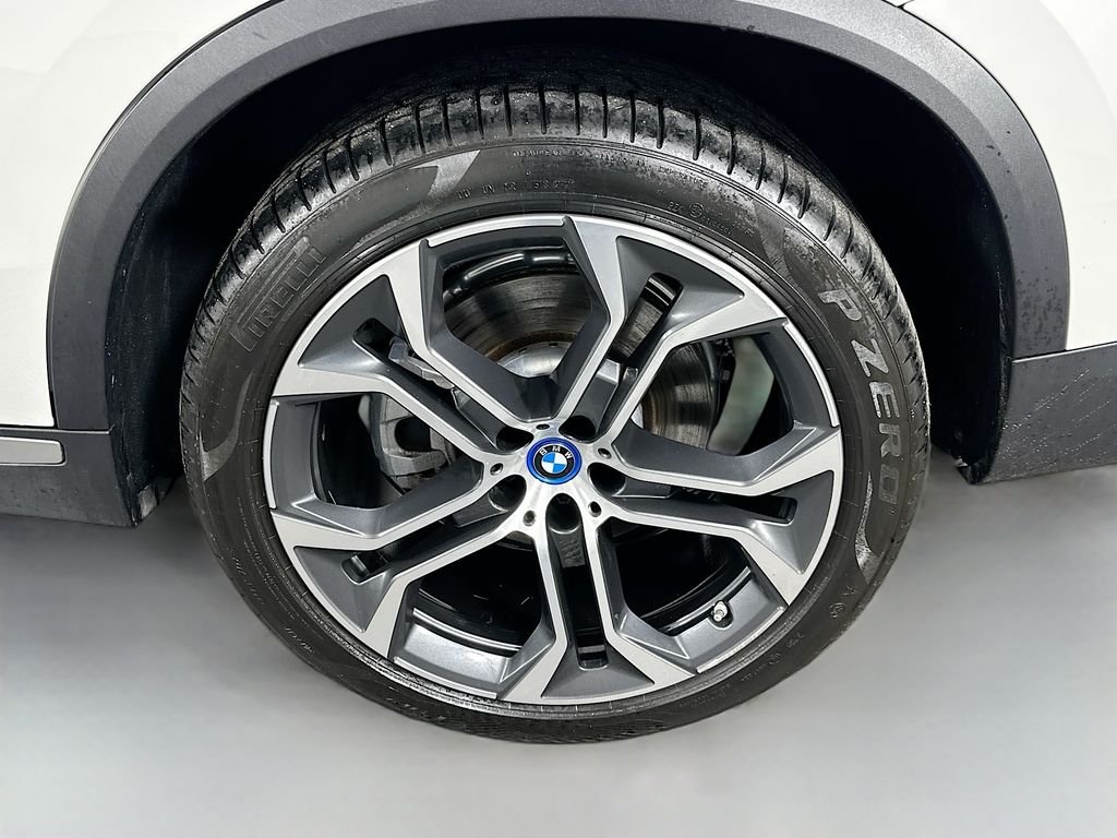Used 2022 Mineral White Metallic BMW xDrive45e image 32