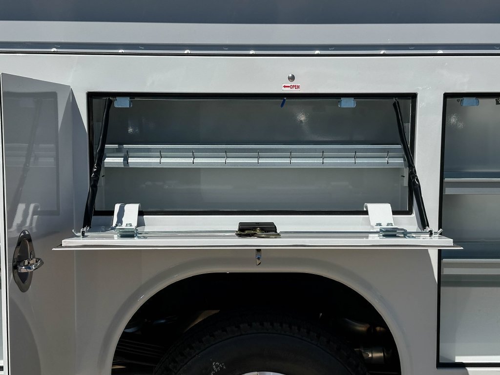 New 2026 Summit White Chevrolet WT image 7