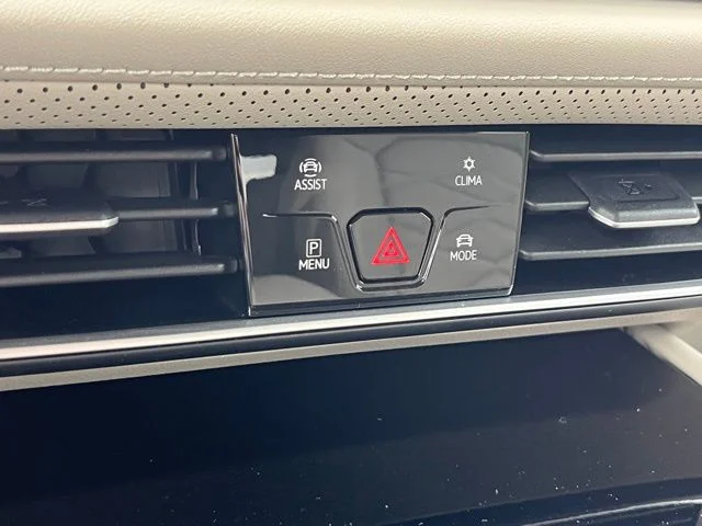 New 2026 White Volkswagen 2.0T SE w/Technology image 40