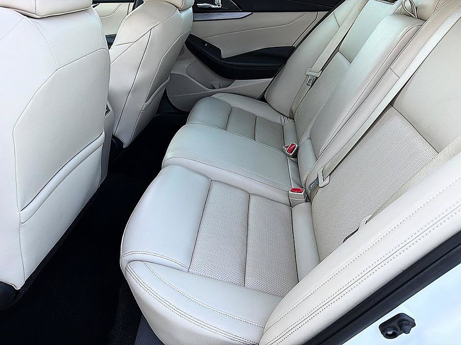 Used 2018 Pearl White Nissan SV image 7