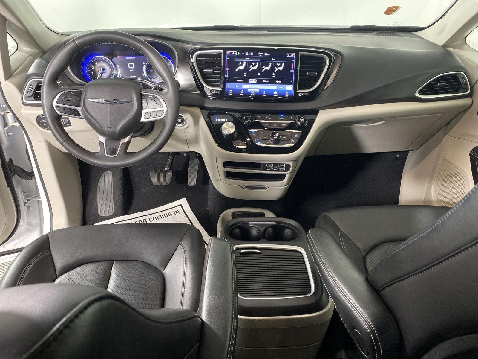 Used 2024 Bright White Clearcoat Chrysler Touring L image 30