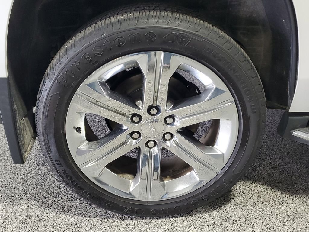 Used 2016 White Frost Tricoat GMC SLT image 6