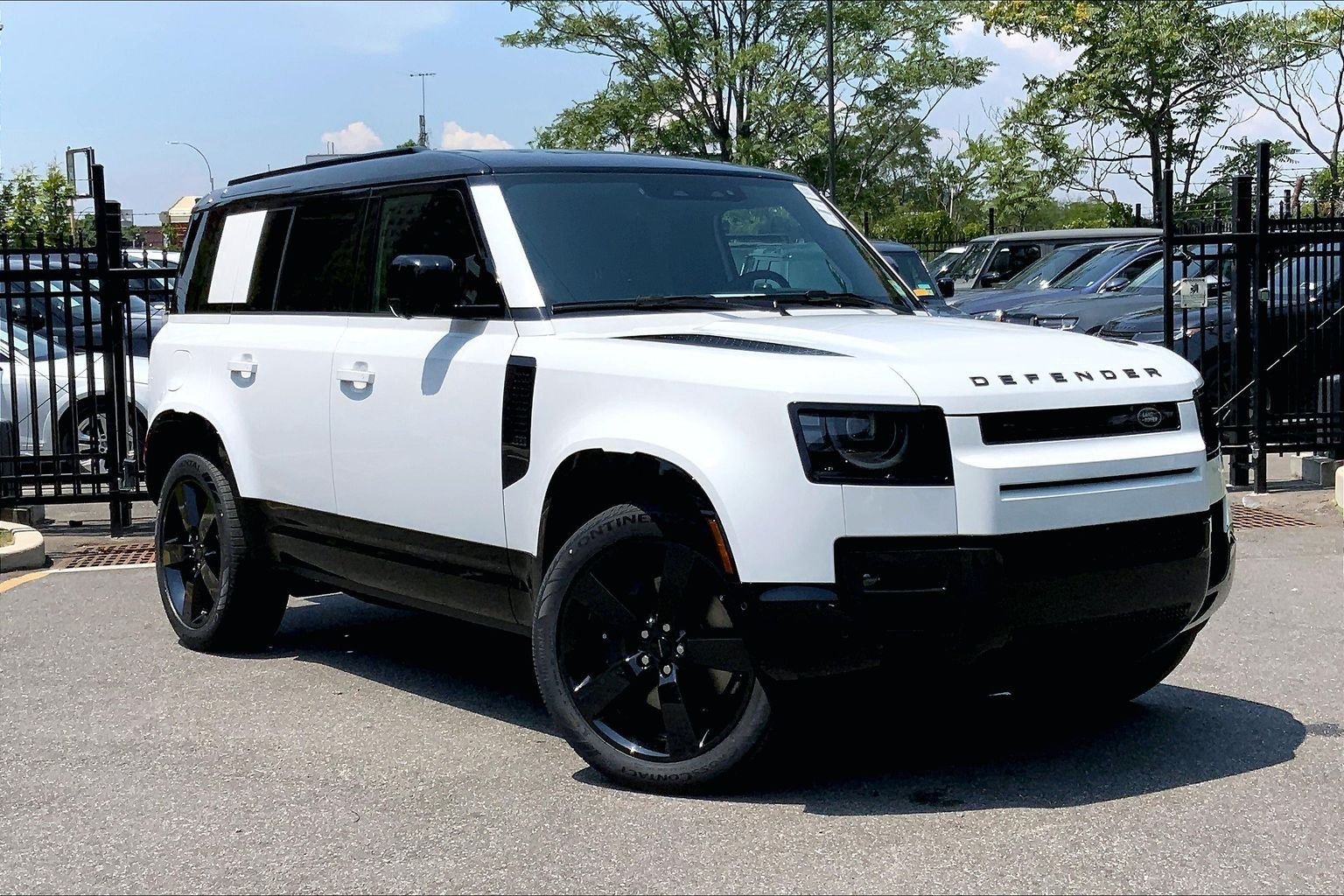 New 2026 Fuji White Land Rover X-Dynamic SE image 2