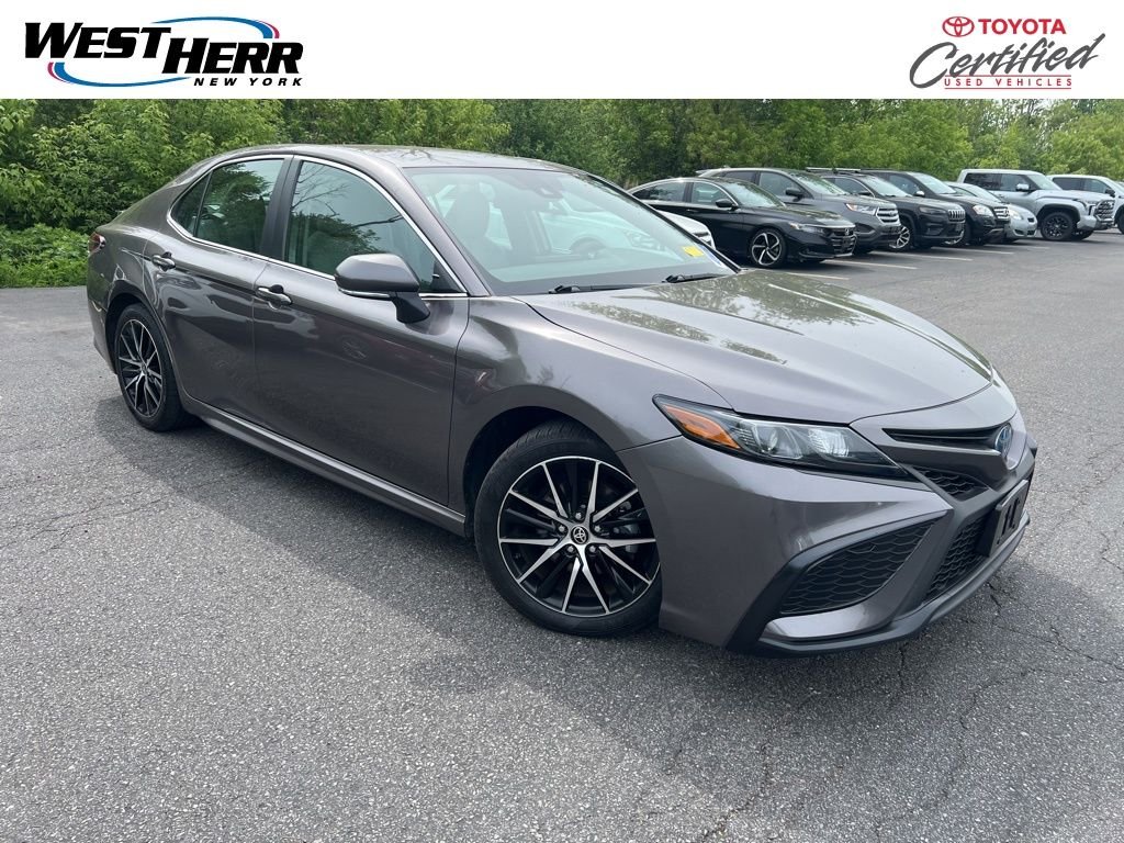 2024 Toyota Camry SE Hybrid's photo