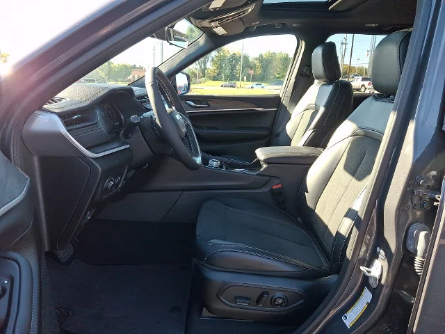 New 2026 Gray Jeep Altitude image 10