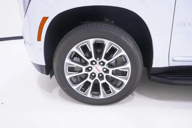 2026 GMC Yukon XL Denali - Photo 13