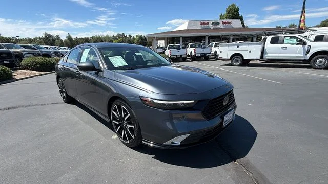 Used 2024  Honda Touring image 2