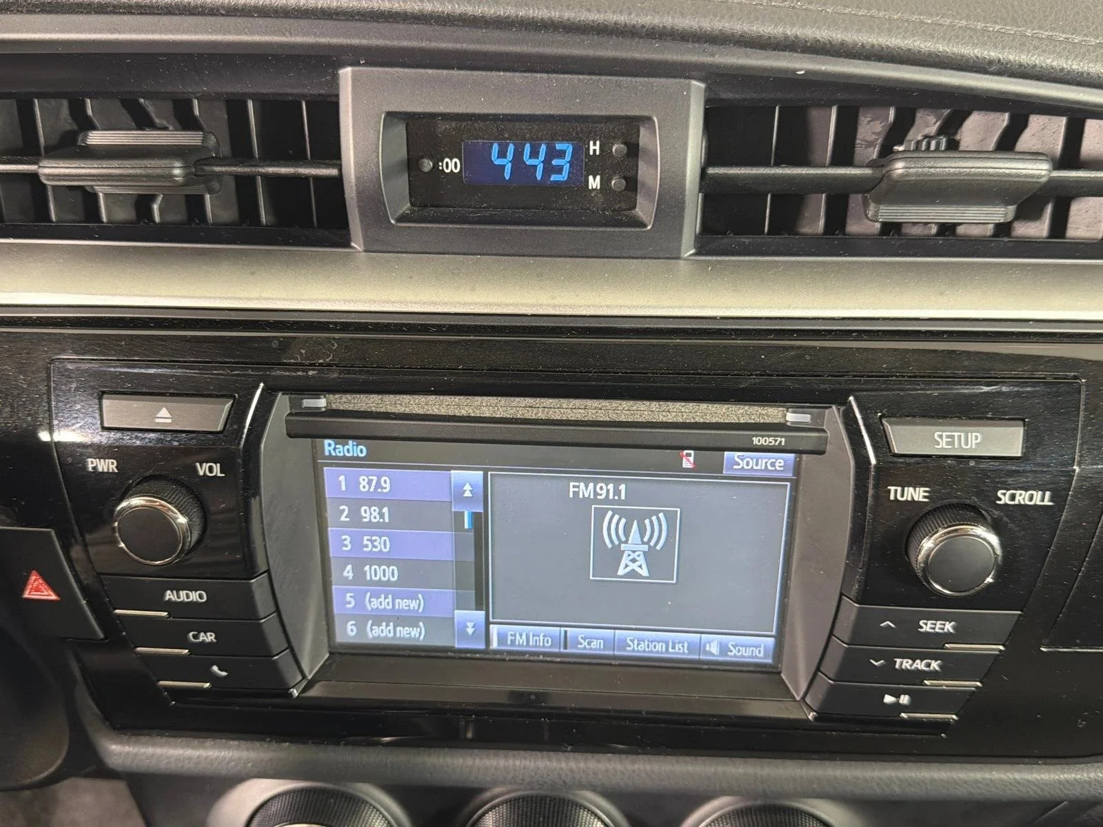 Used 2016 White Toyota L image 28