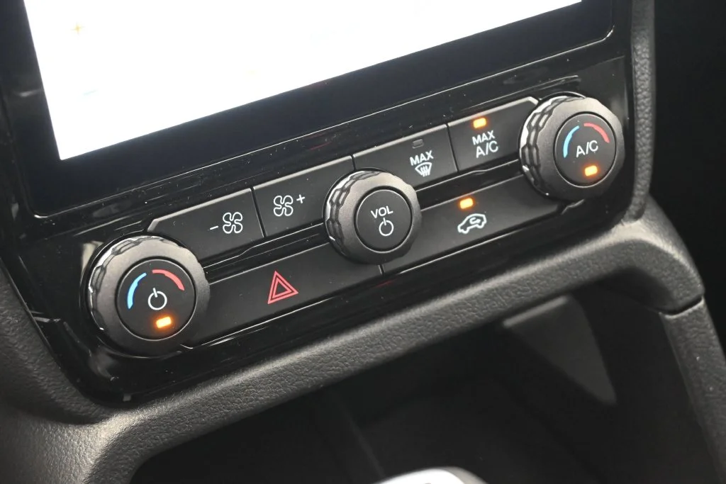 New 2026 Carbonized Gray Metallic Ford XLT image 15