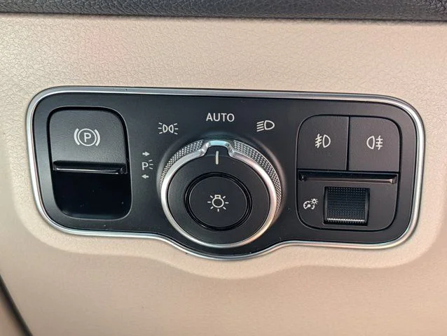 Used 2021  Mercedes-Benz GLB 250 image 25