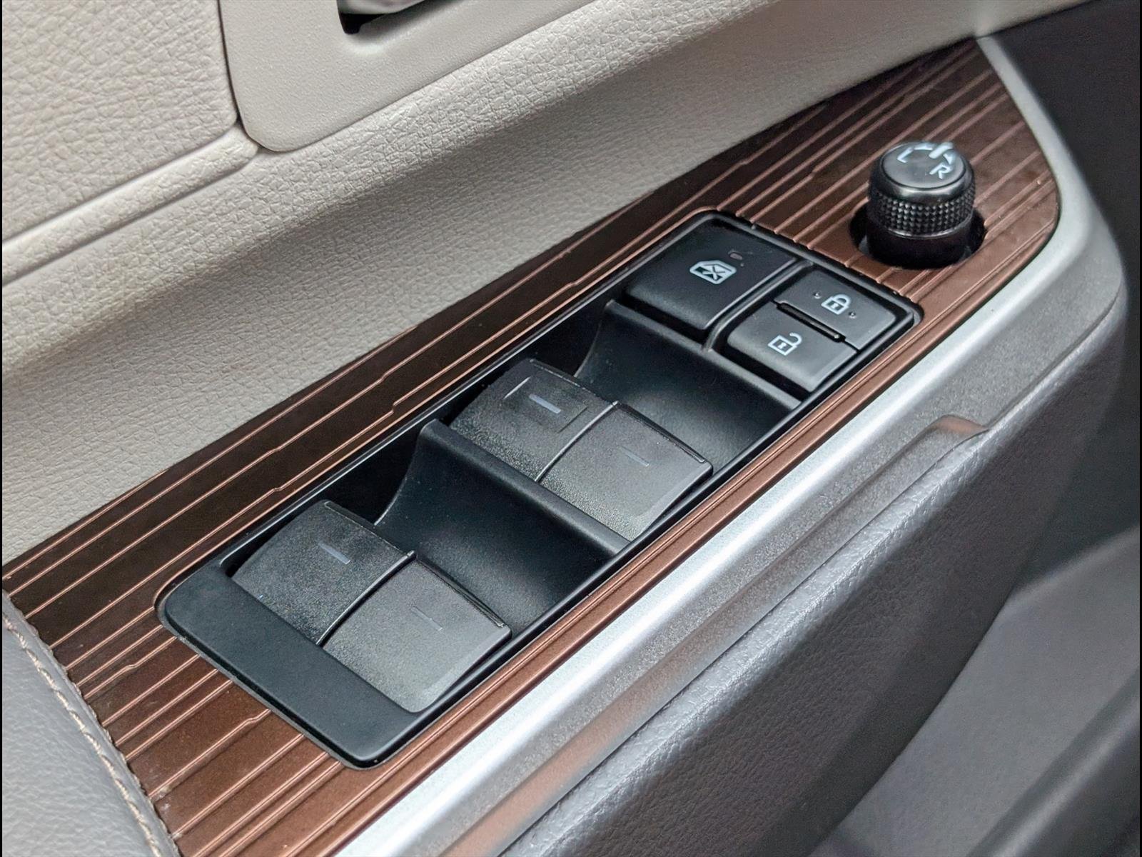 2022 Toyota Sienna XLE - Photo 21