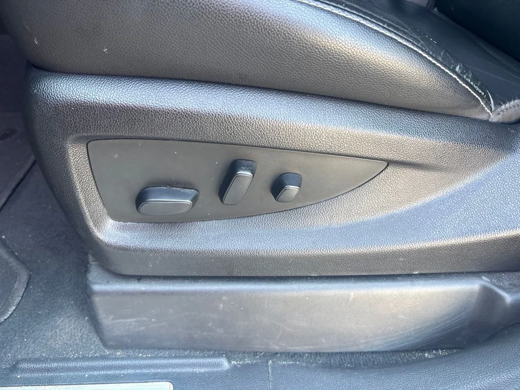 Used 2019 White Chevrolet LT image 13