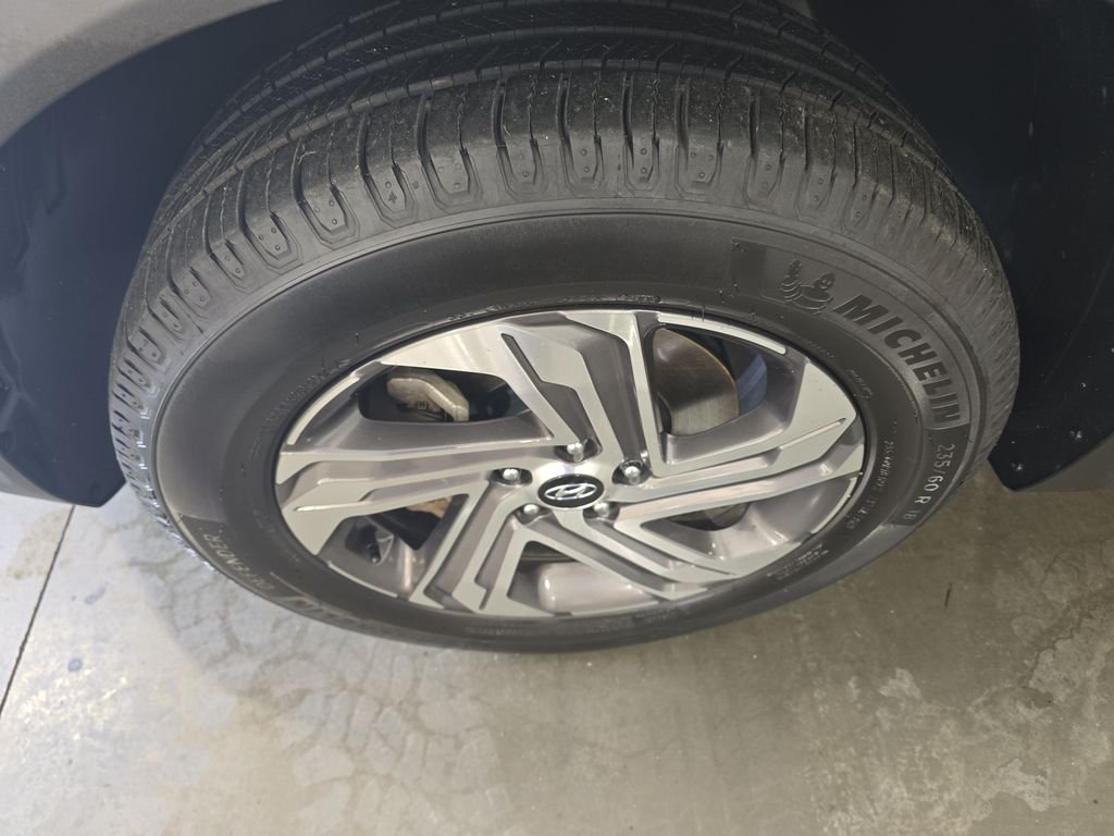 Used 2023 White Hyundai SEL image 12