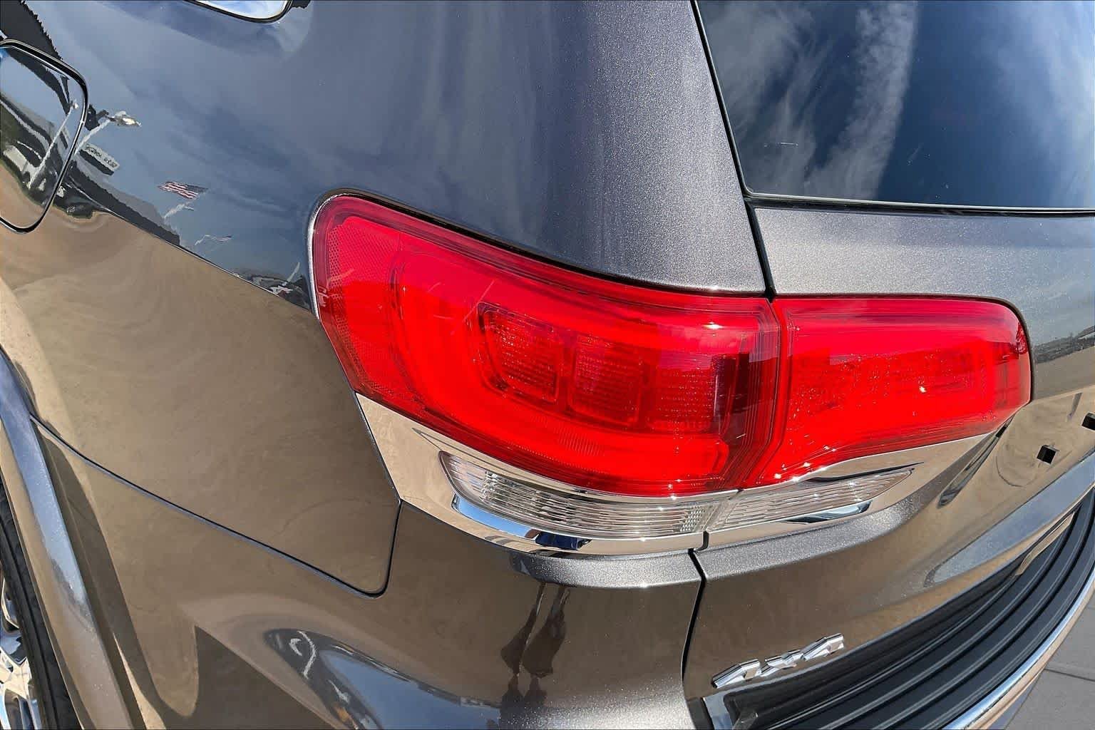 Used 2020 Granite Crystal Metallic Clearcoat Jeep Overland image 27