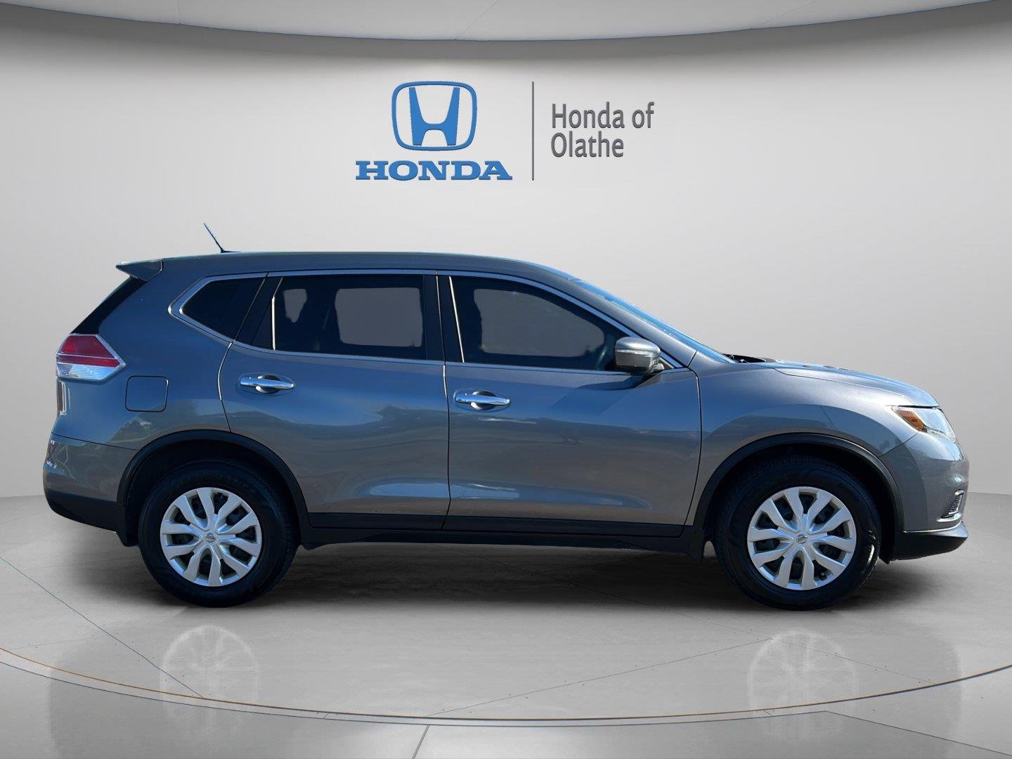 Used 2015 Nissan Rogue S with VIN KNMAT2MT9FP580067 for sale in Kansas City