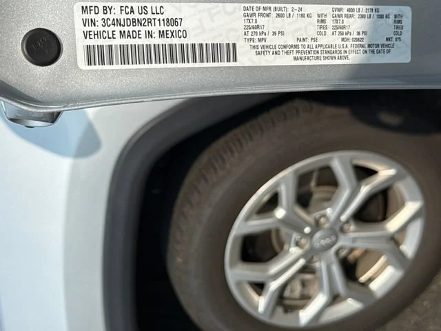Used 2024 Silver Zynith Metallic Clearcoat Jeep Latitude image 14