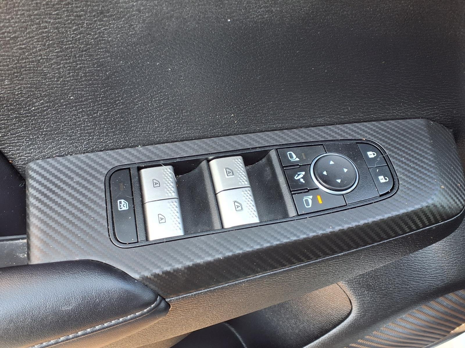 Used 2024  Mitsubishi SE image 7