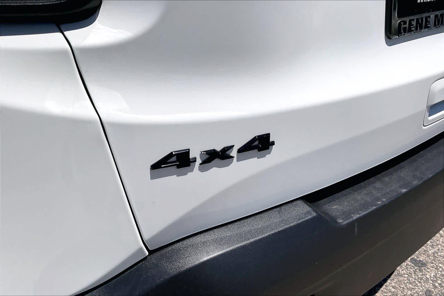 Used 2023 Alpine White Clearcoat Jeep Trailhawk image 30
