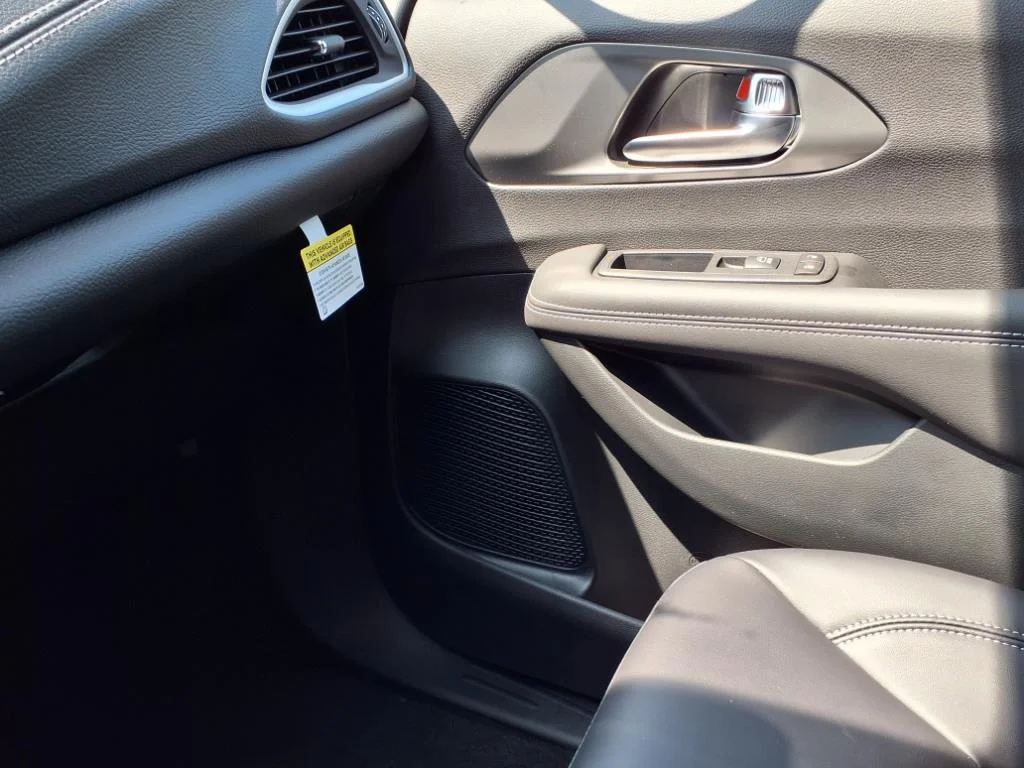 2026 Chrysler Pacifica Select - Photo 19