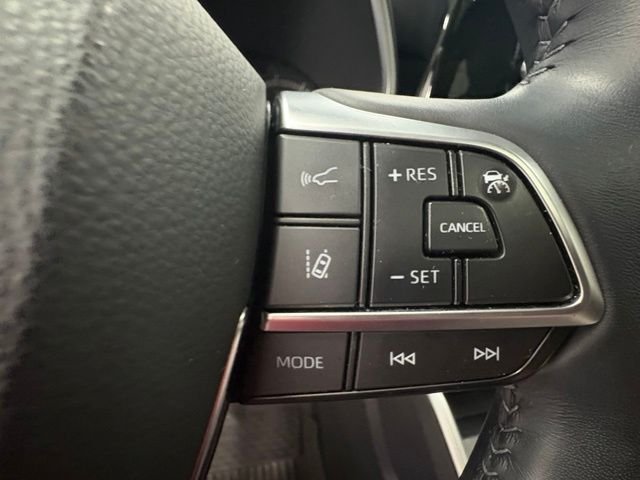 Used 2020 White Toyota XLE image 21