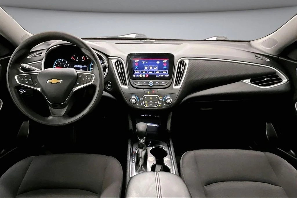 Used 2023 White Chevrolet LT image 7