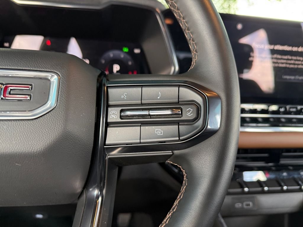 Used 2025 White GMC AT4 image 25
