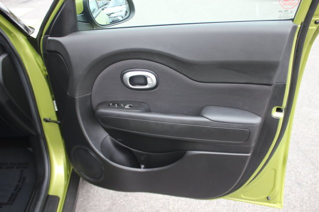 Used 2018 Green Kia Plus image 27