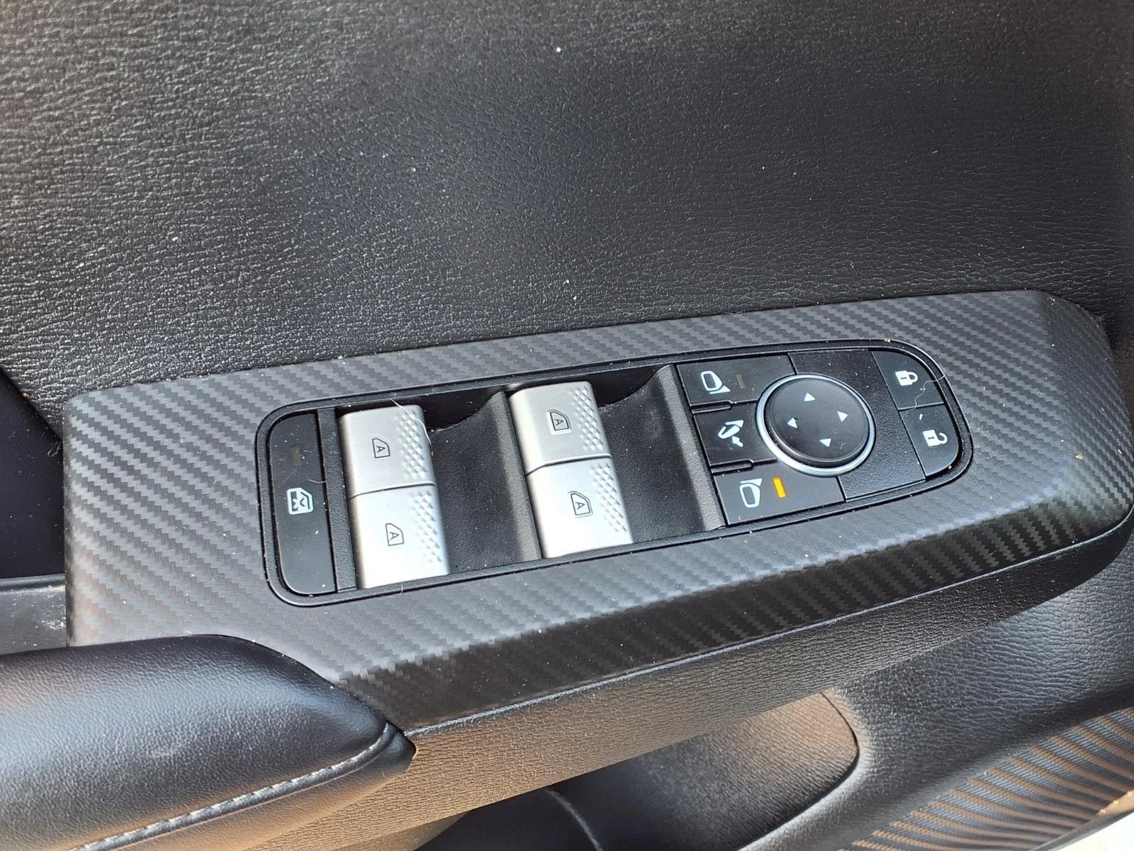 Used 2024  Mitsubishi SE image 7