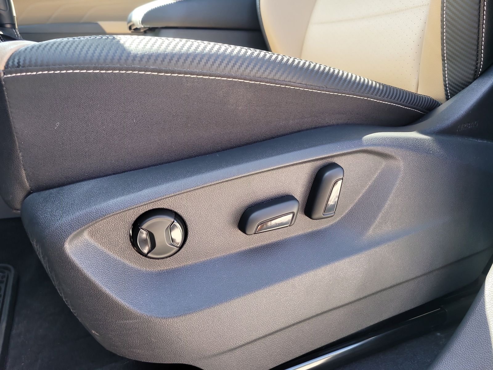 2023 Volkswagen Atlas Cross Sport SE w/Tech - Photo 19