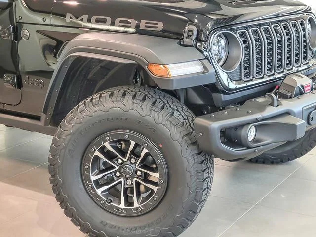 New 2026 Black Clear-Coat Exterior Paint Jeep Moab 392 image 3