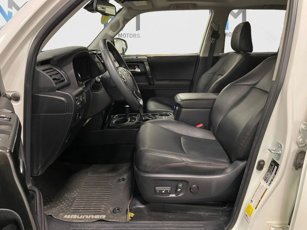 Used 2020 Super White Toyota Venture image 9