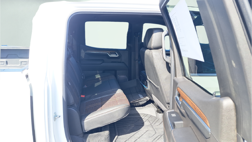 Used 2022  Chevrolet High Country image 14