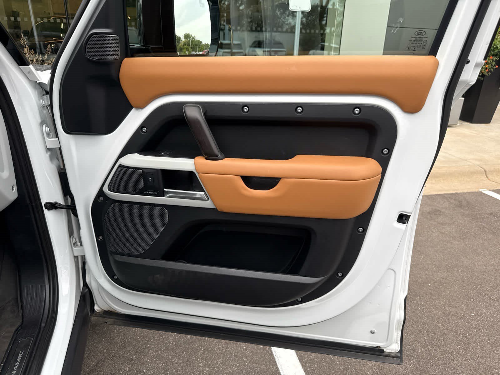 Used 2024 Fuji White Land Rover X-Dynamic SE image 7