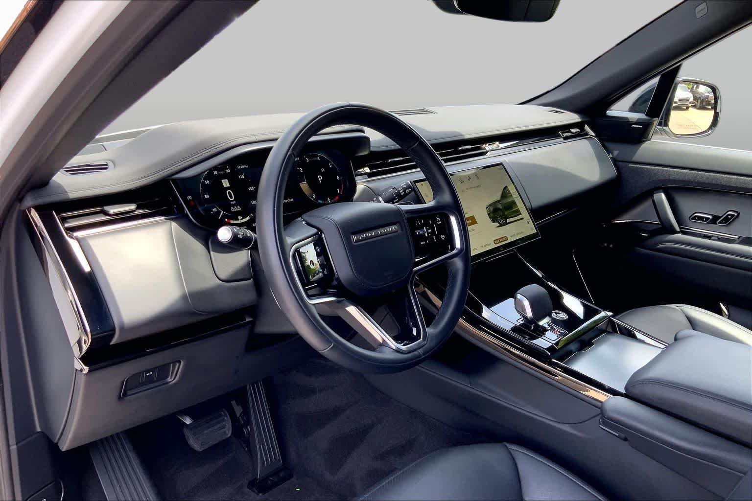 Used 2025 Fuji White Land Rover SE image 18