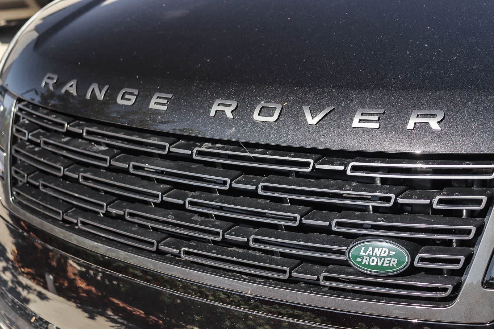 New 2026 Santorini Black Land Rover SE image 10