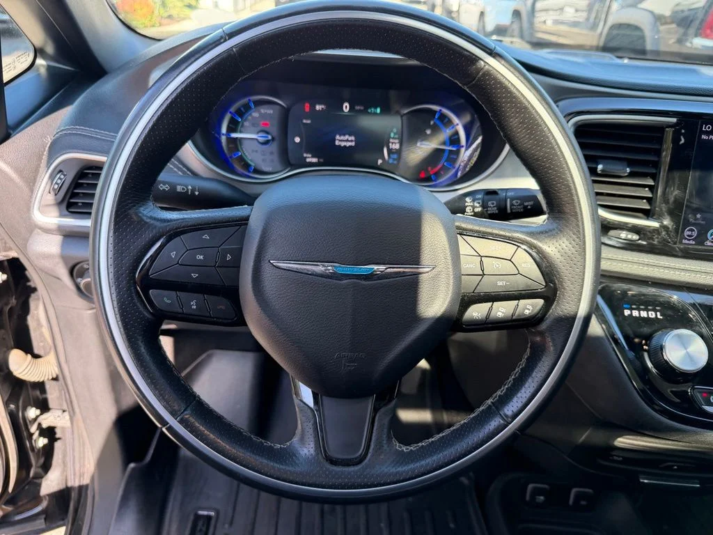 Used 2019 Black Chrysler Limited image 23