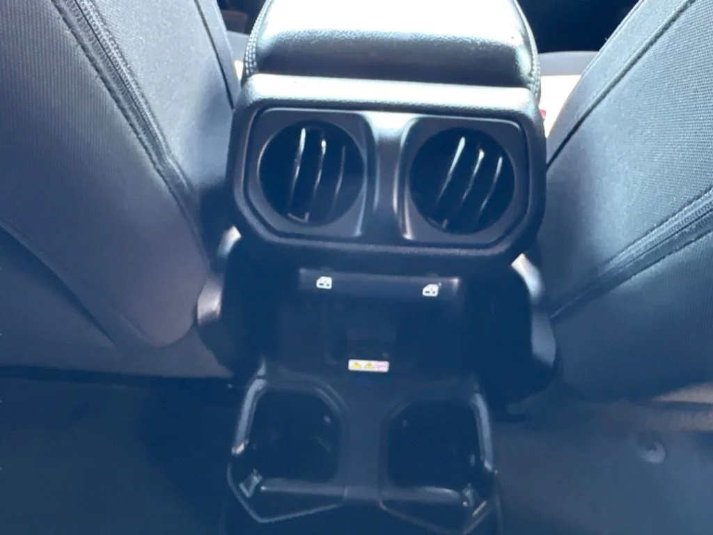 Used 2018 Sting-Gray Clearcoat Jeep Sahara image 33