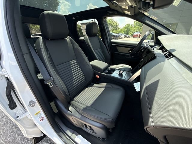 New 2026 Ostuni Pearl White LAND ROVER  image 24