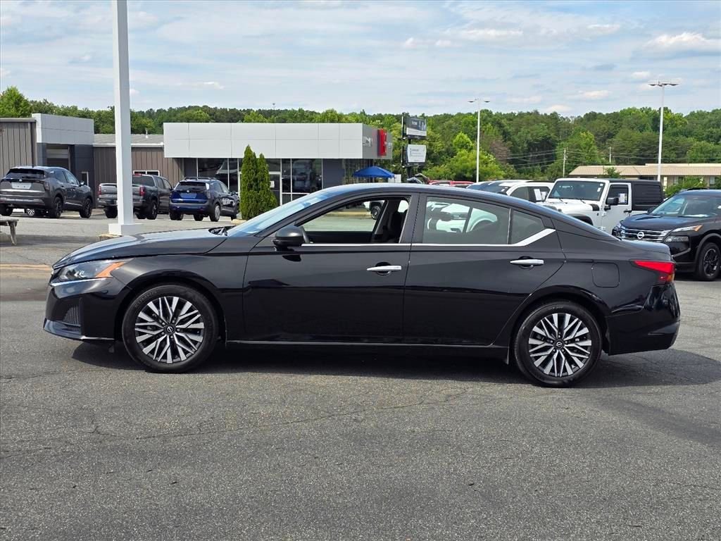 Used 2025 Black Nissan 2.5 SV image 23