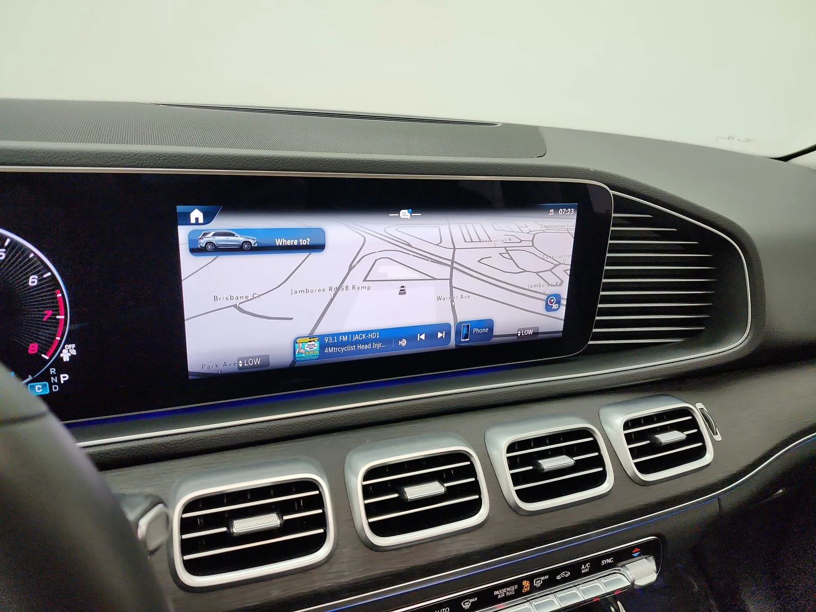 Used 2024 Emerald Green Metallic Mercedes-Benz GLE 350 4MATIC® SUV image 14