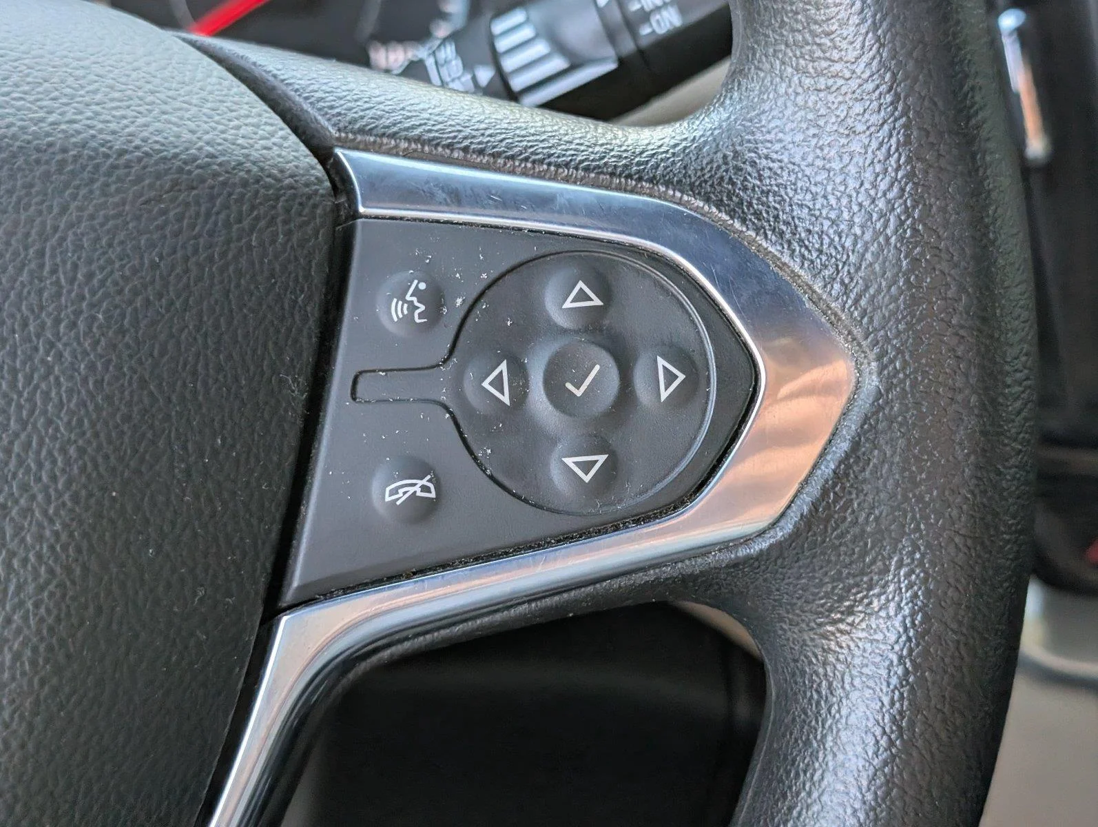 Used 2022 SUMMIT WHITE Chevrolet LS image 28