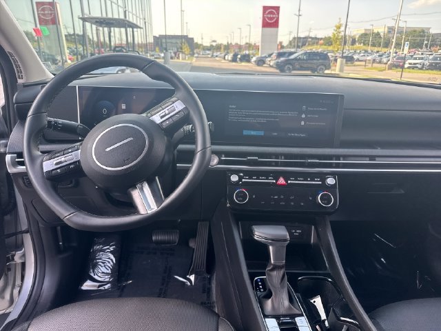 Used 2025 Silver Hyundai SEL Convenience image 15