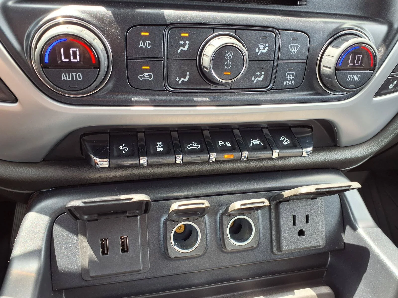 Used 2018 Onyx Black GMC SLT image 10