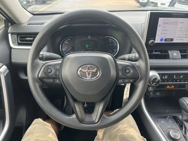 2025 Toyota RAV4 LE - Photo 10