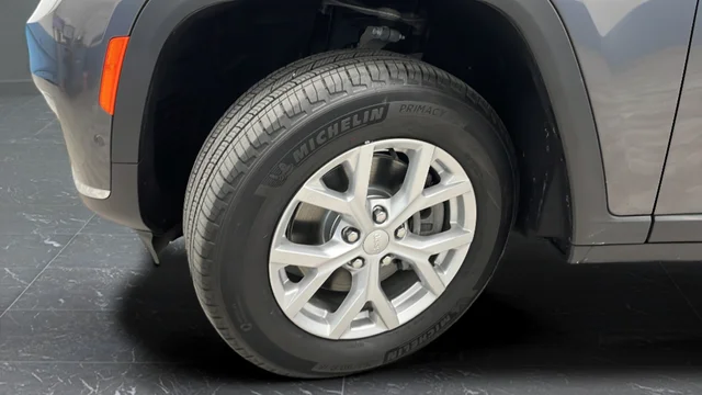 Used 2023 Gray Metallic Jeep Limited image 37